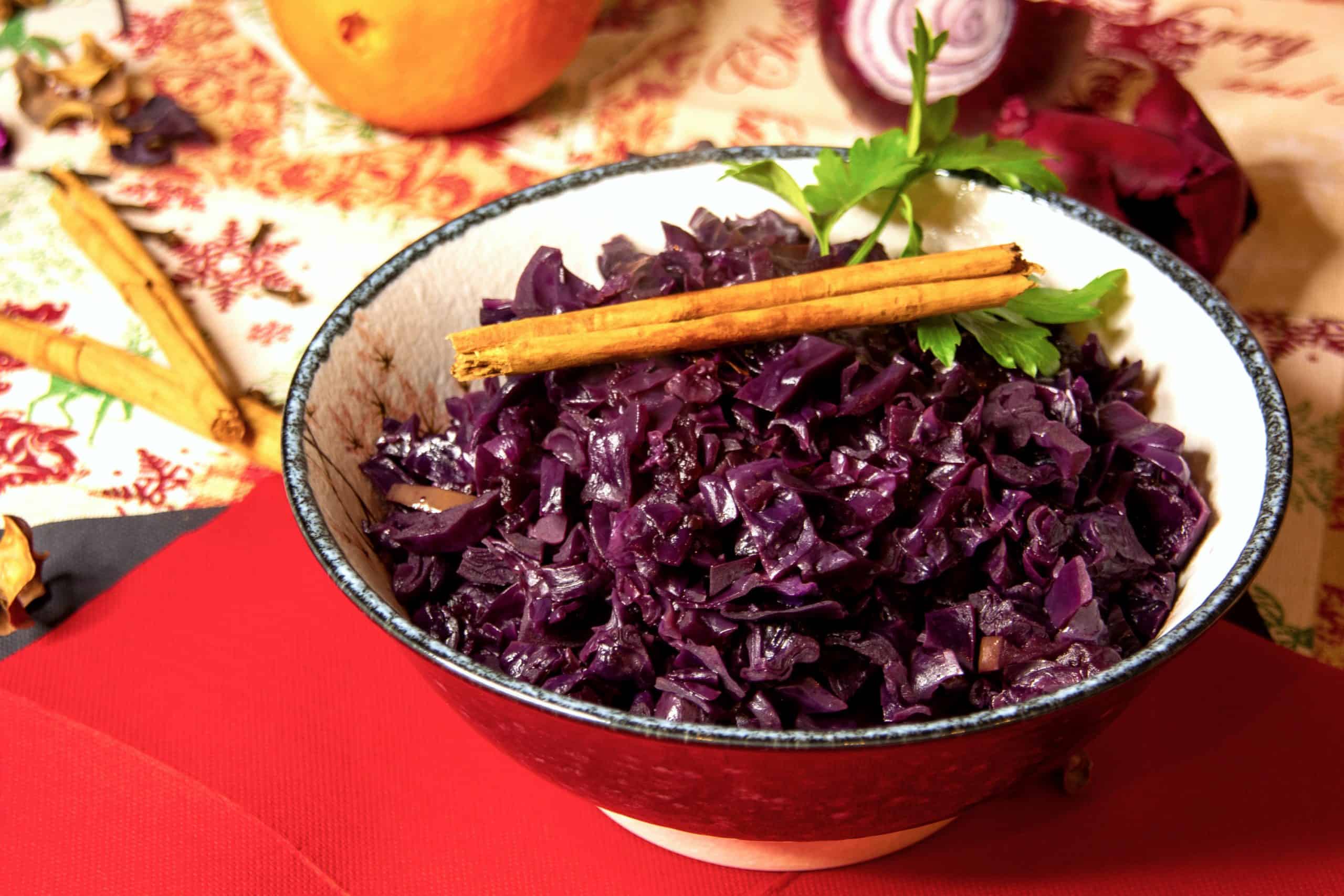 Red cabbage with cinnamon