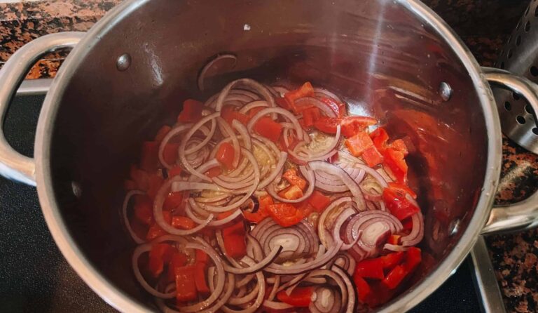 roasting onion and bell peppers in margarine, for the base of the goulash with soy protein