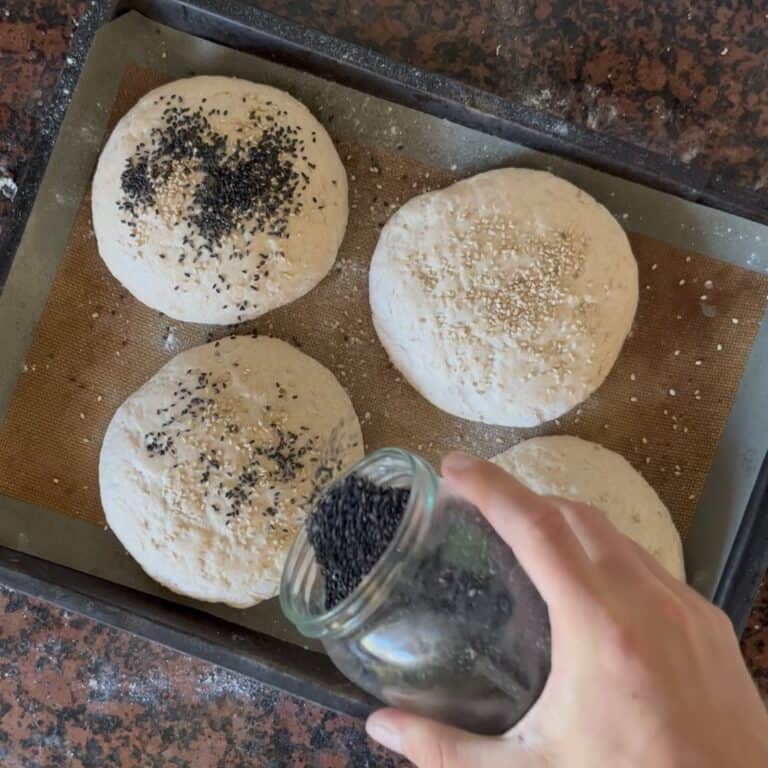 Sesame gets sprinkled onto the döner bread rolls